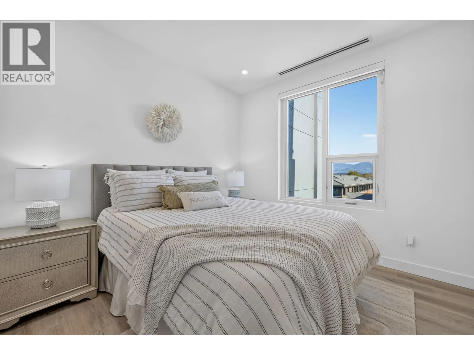 3300 Lakeshore Road Unit# 401