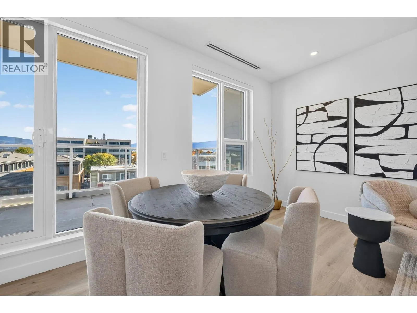 3300 Lakeshore Road Unit# 401