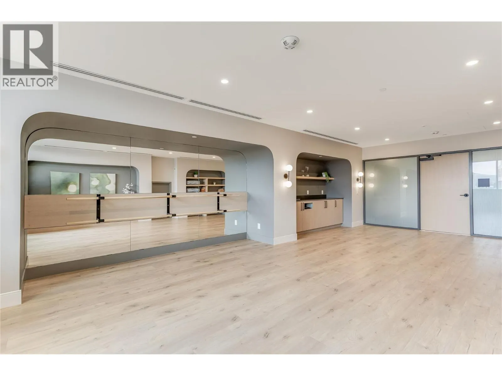 3300 Lakeshore Road Unit# 401