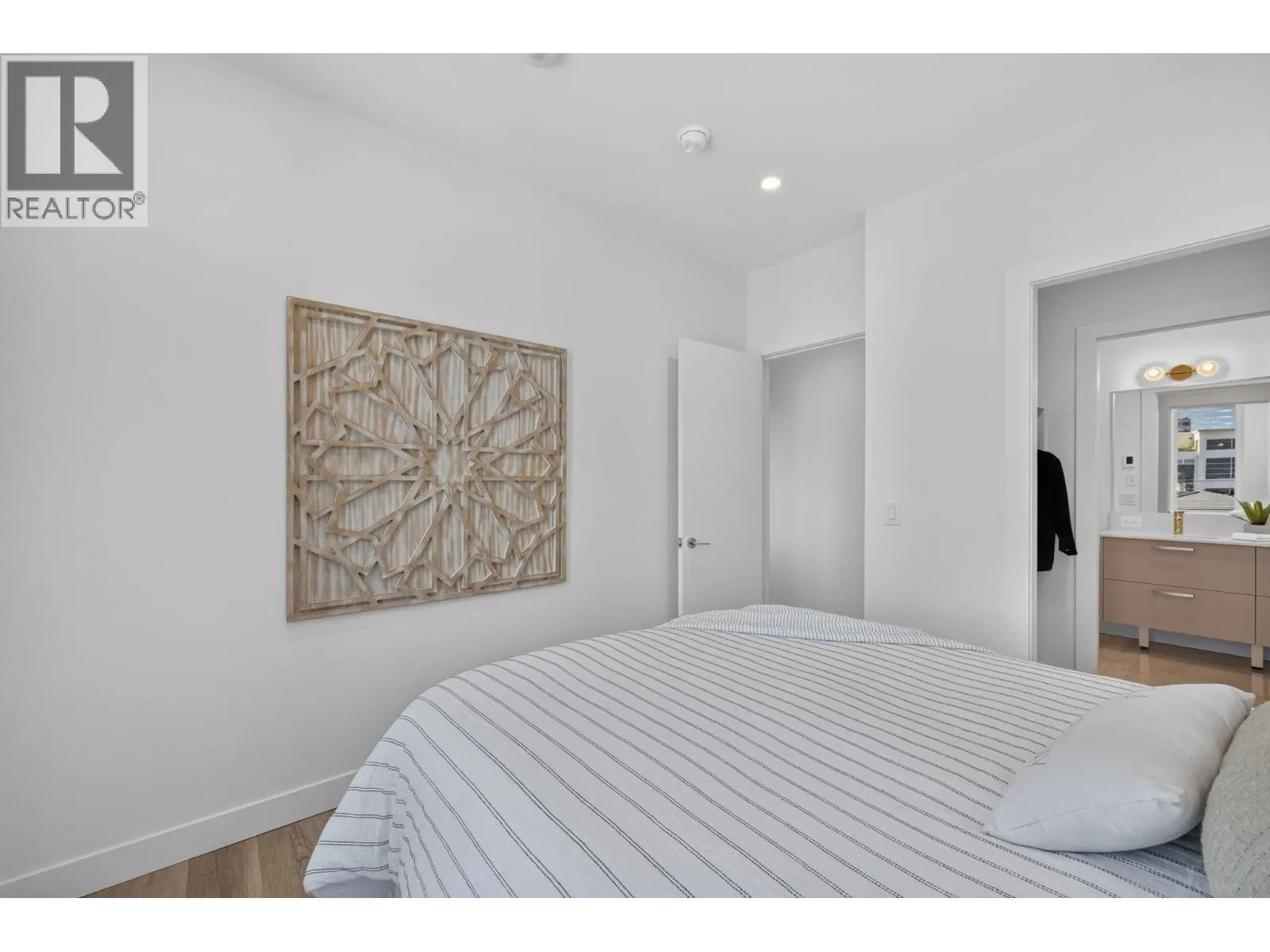 3300 Lakeshore Road Unit# 401
