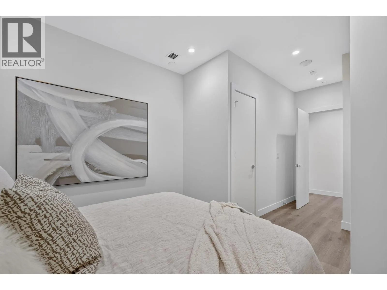 3300 Lakeshore Road Unit# 401