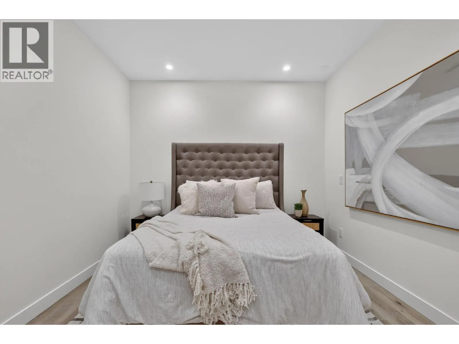 3300 Lakeshore Road Unit# 401