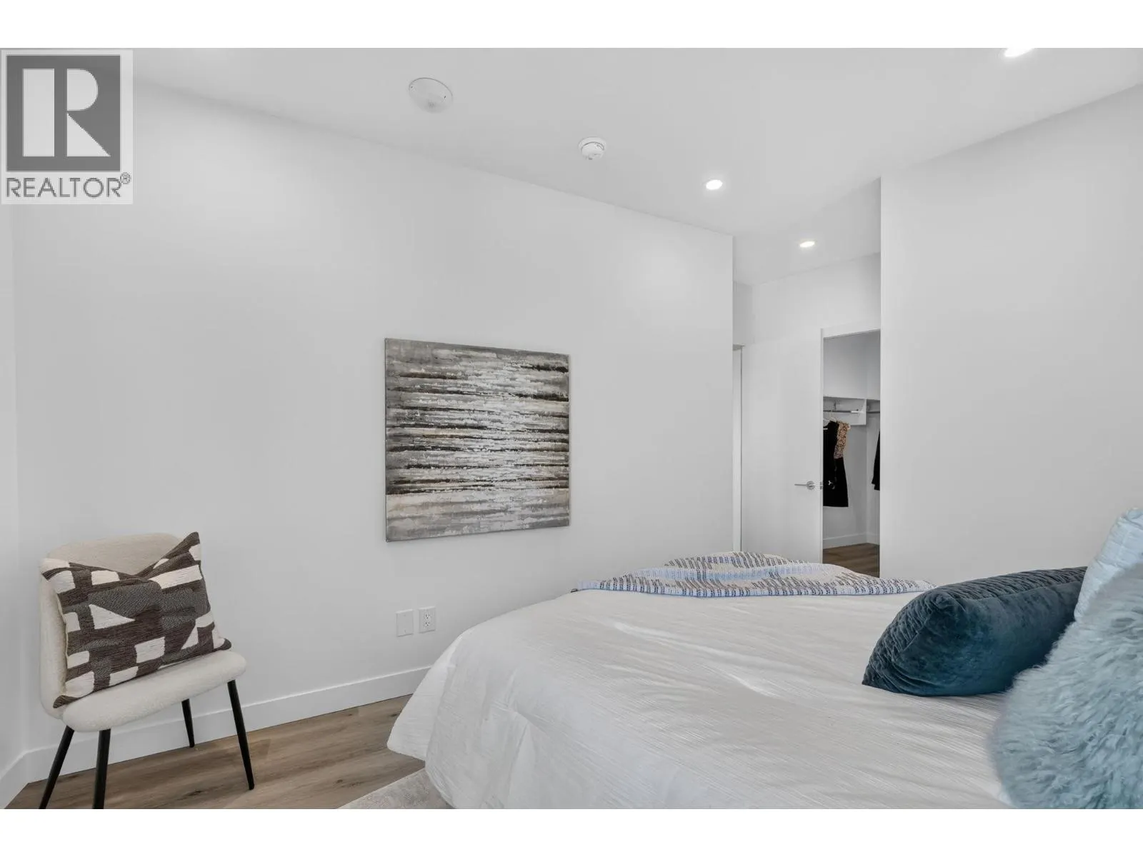3300 Lakeshore Road Unit# 406