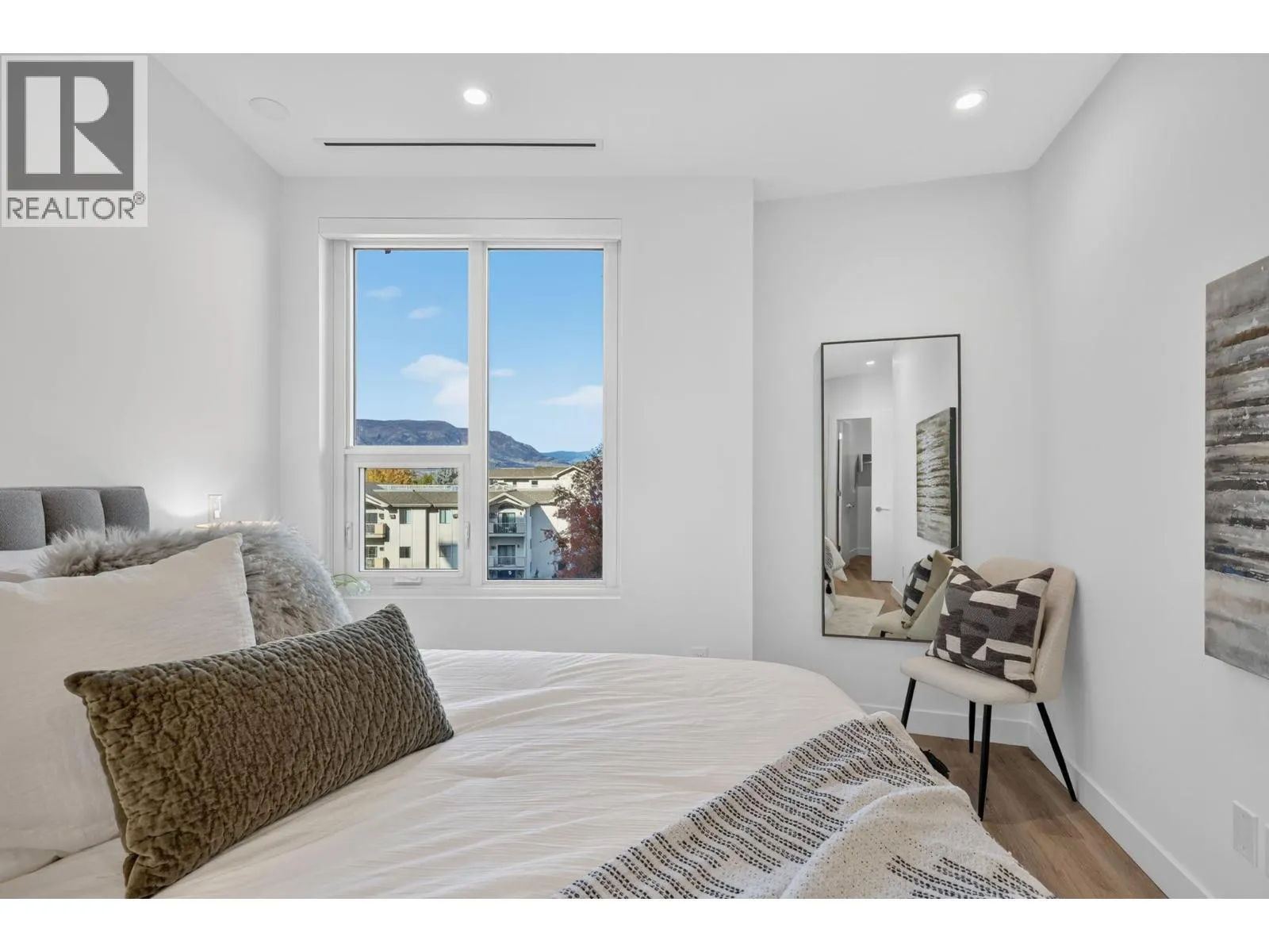 3300 Lakeshore Road Unit# 406