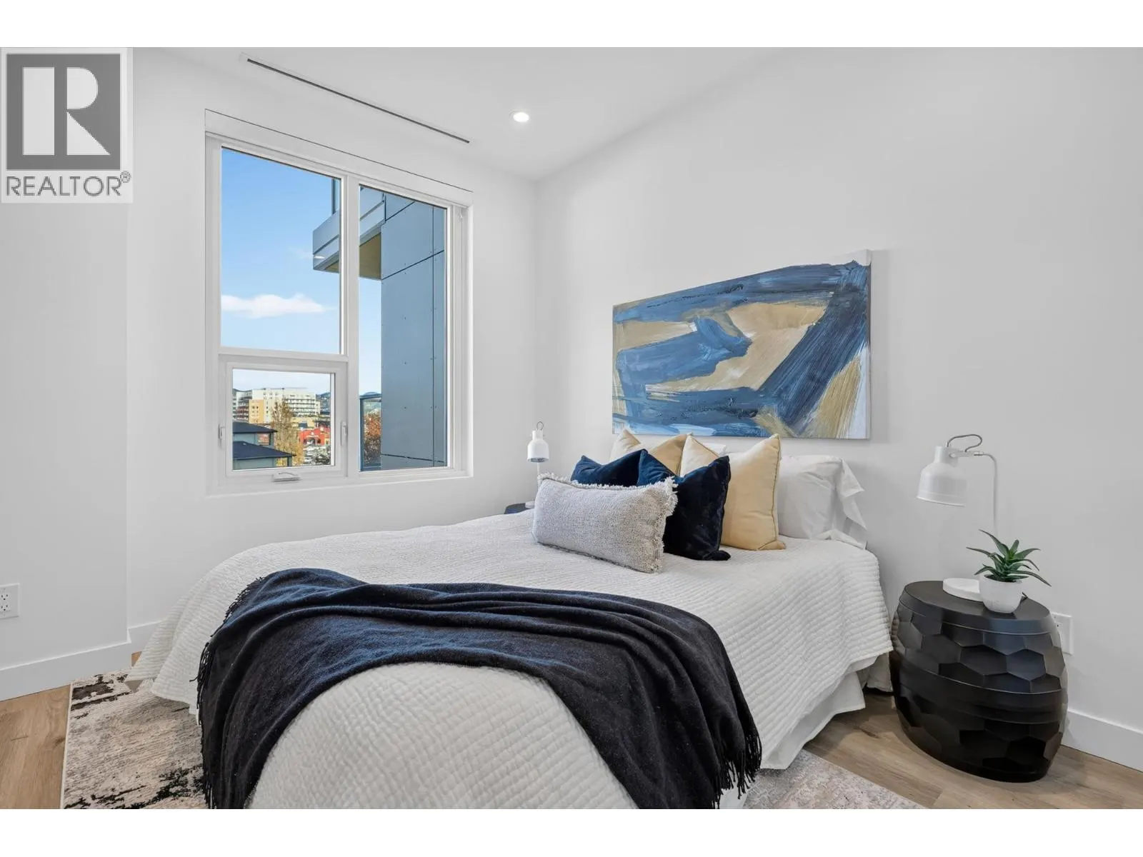 3300 Lakeshore Road Unit# 406