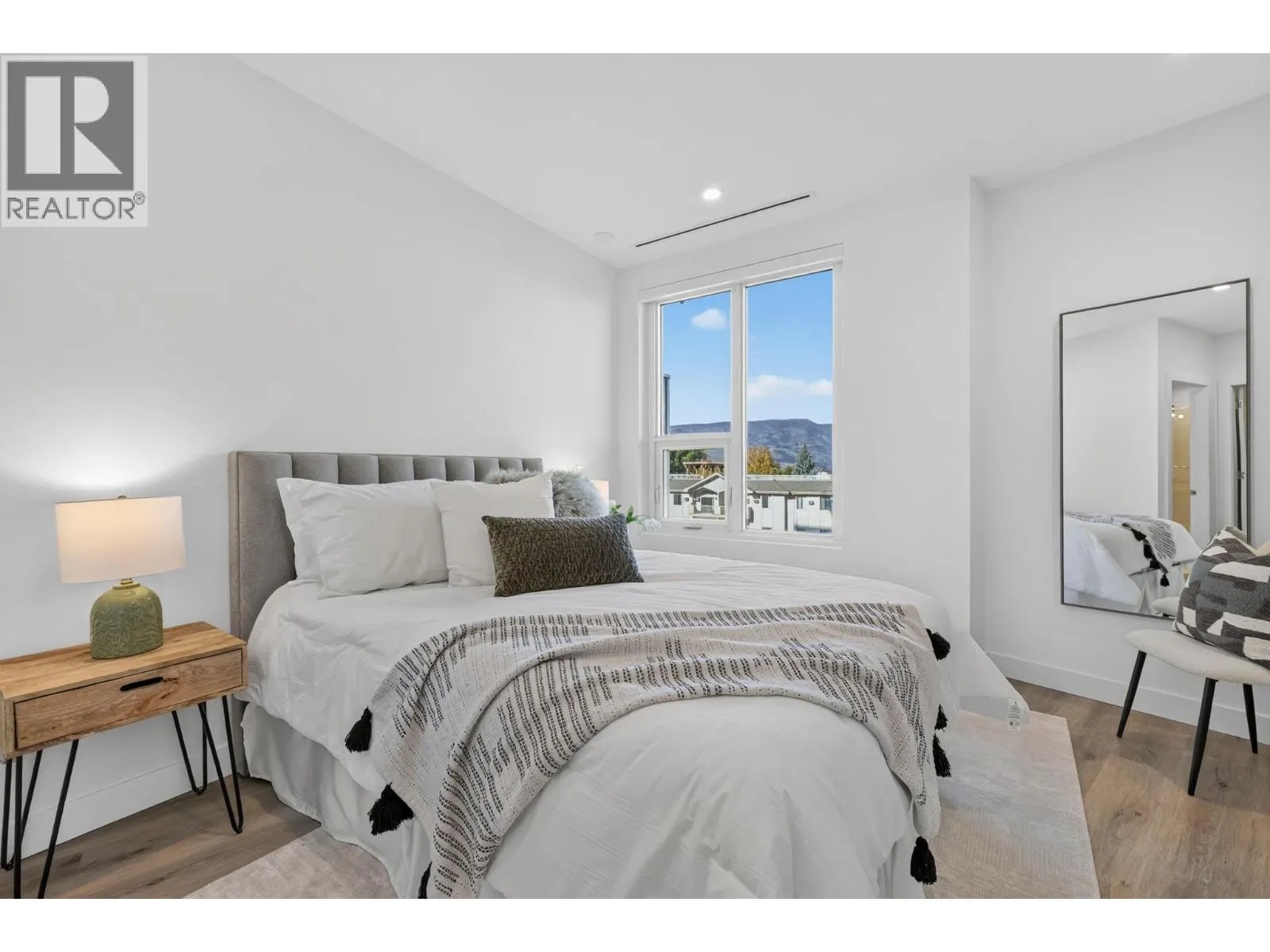 3300 Lakeshore Road Unit# 406