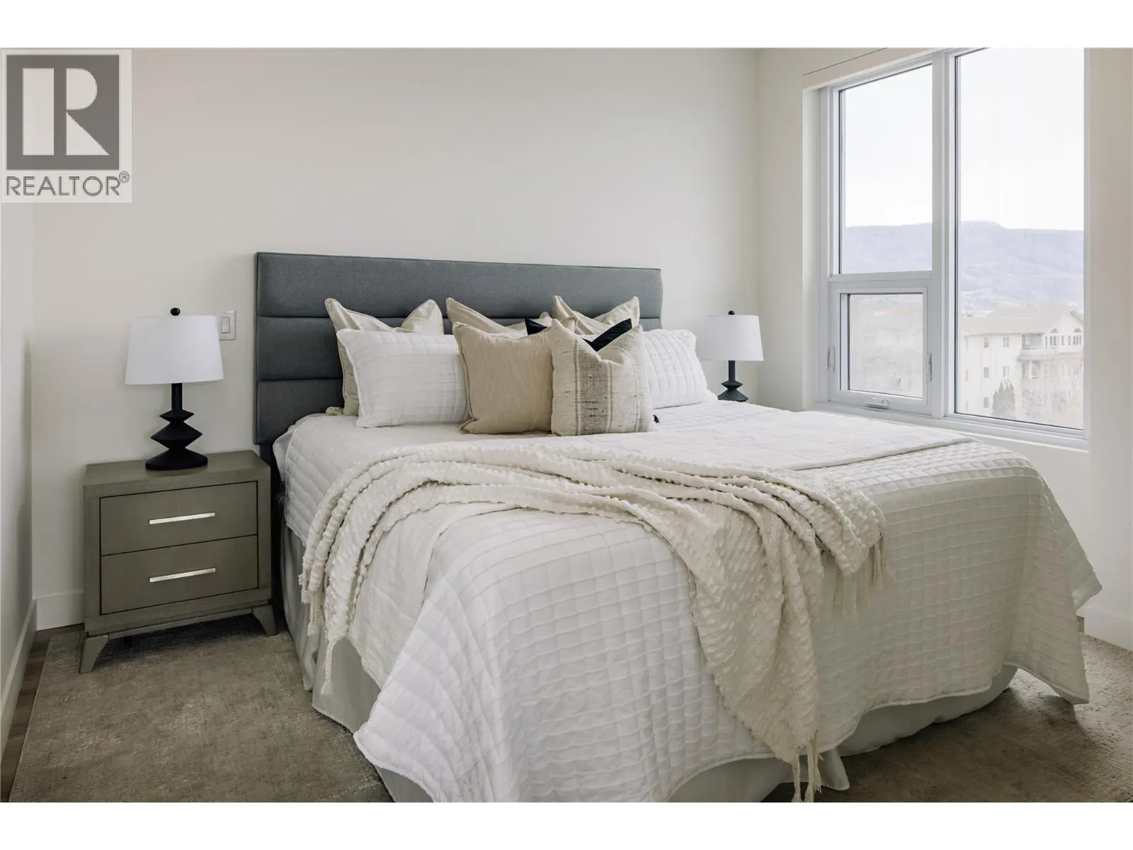3300 Lakeshore Road Unit# 503