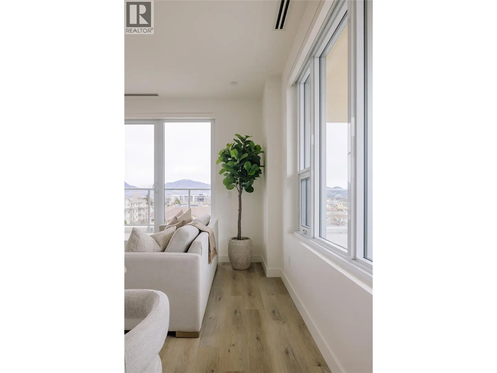 3300 Lakeshore Road Unit# 503