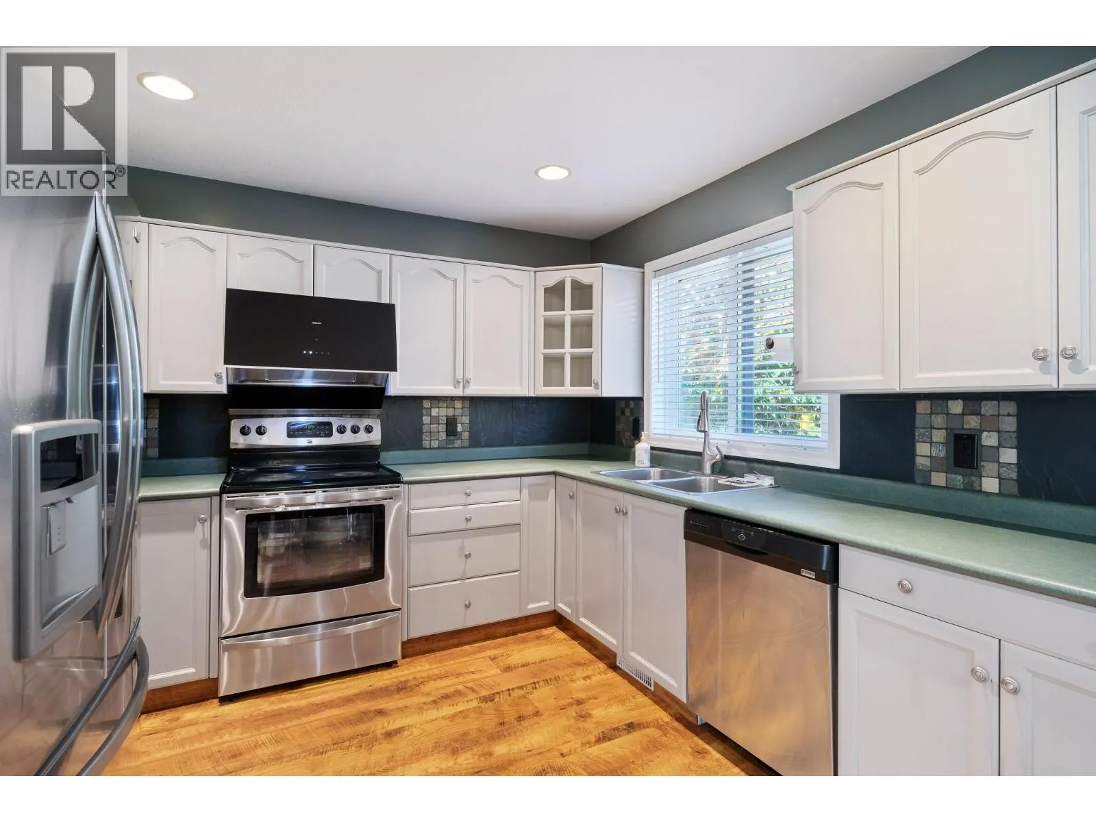2800 DOUCETTE Drive