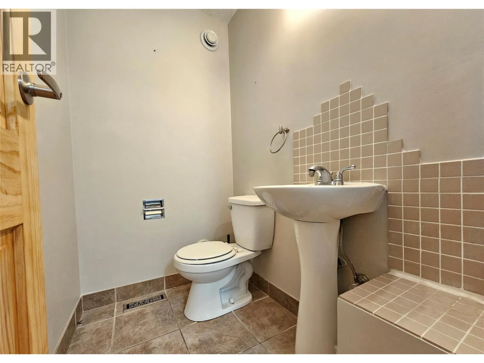 545 Lawrence Avenue Unit# B