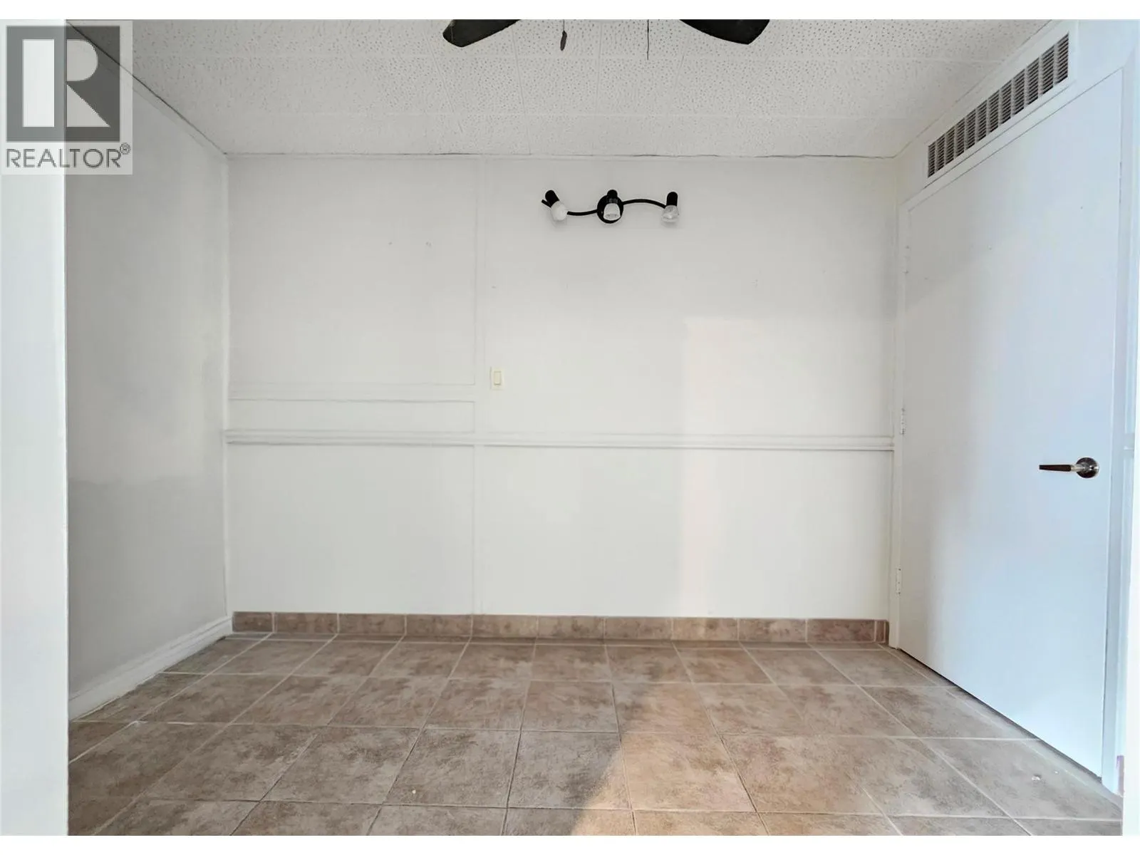 545 Lawrence Avenue Unit# B