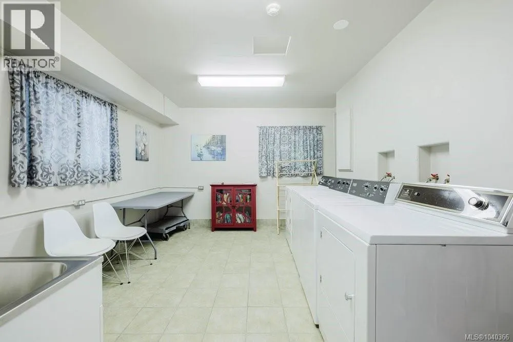 307 1270 Beach Dr