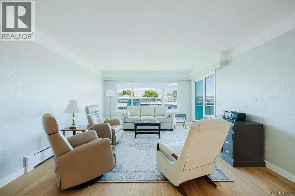 307 1270 Beach Dr