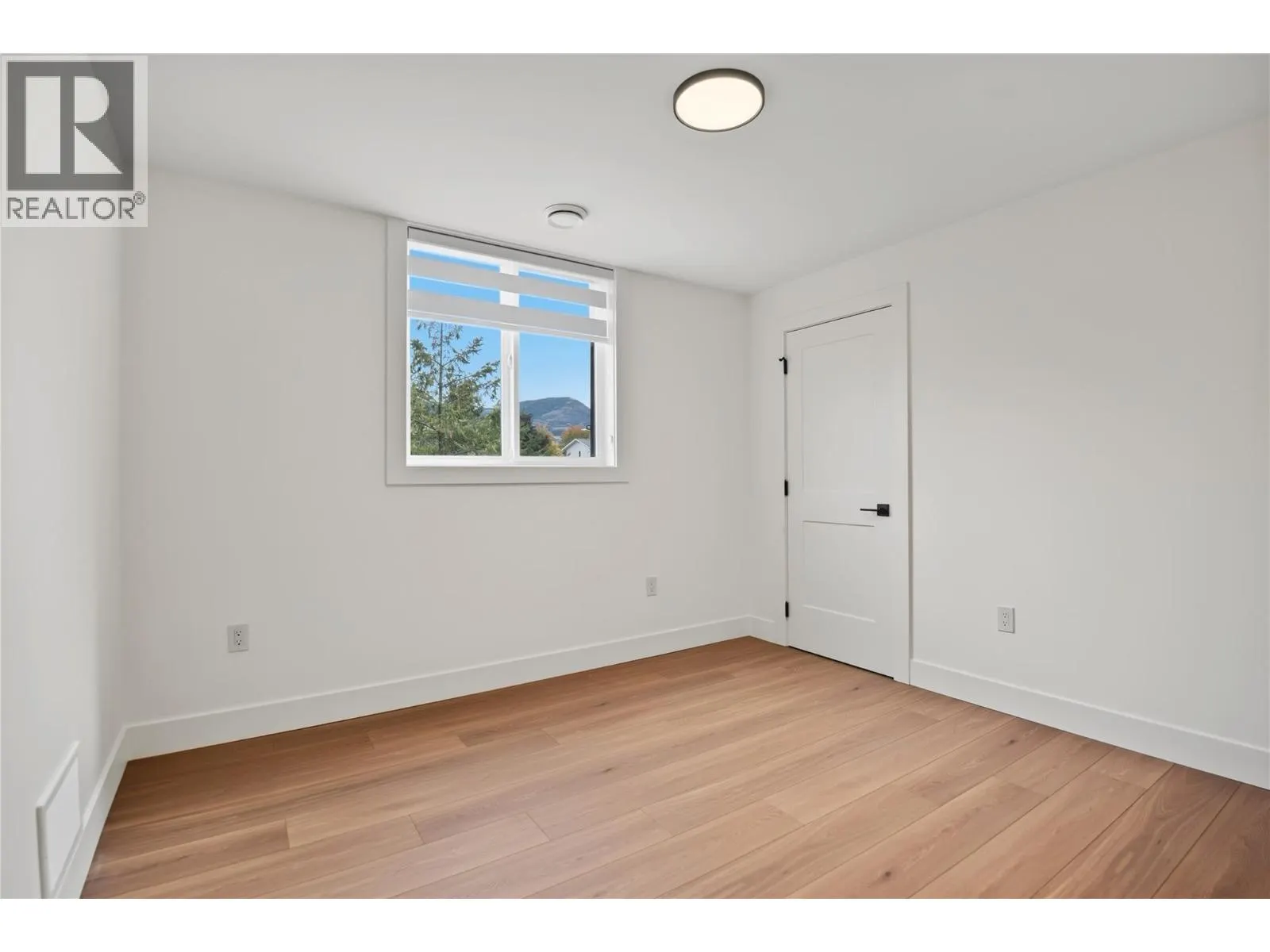 302 Sumac Road W