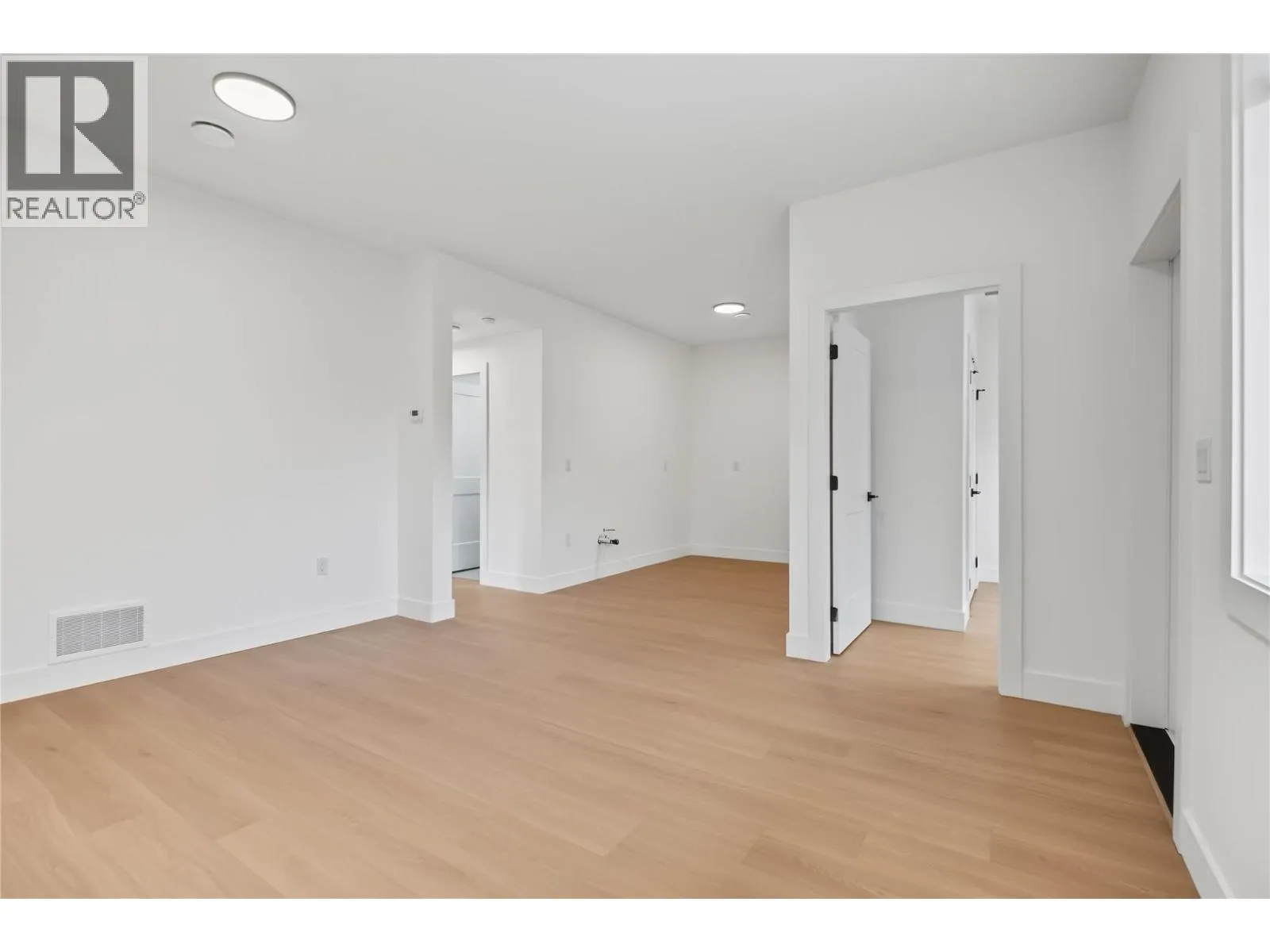 302 Sumac Road W