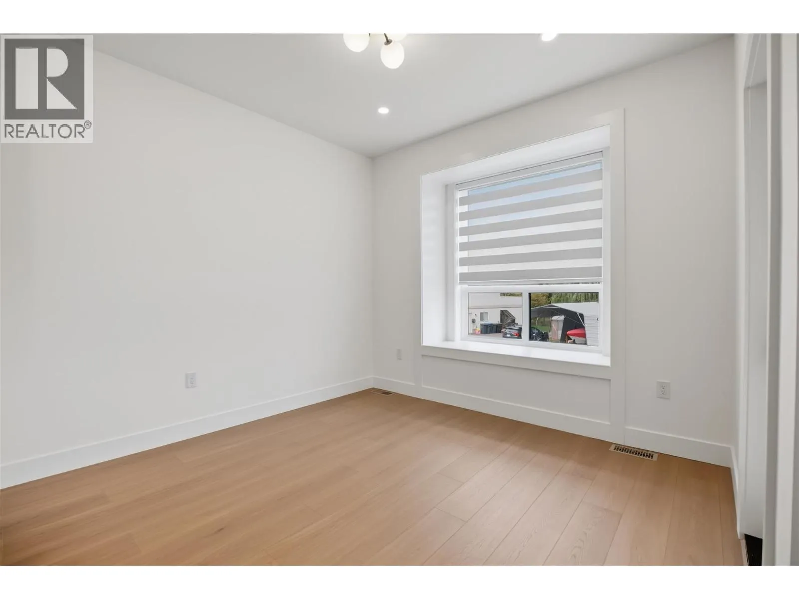 302 Sumac Road W