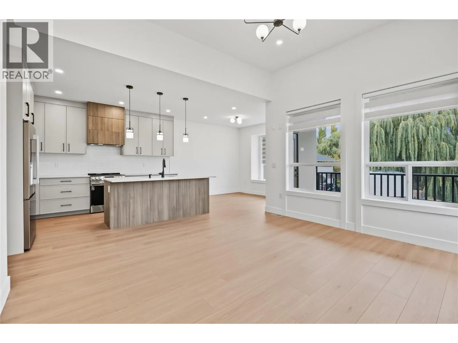302 Sumac Road W