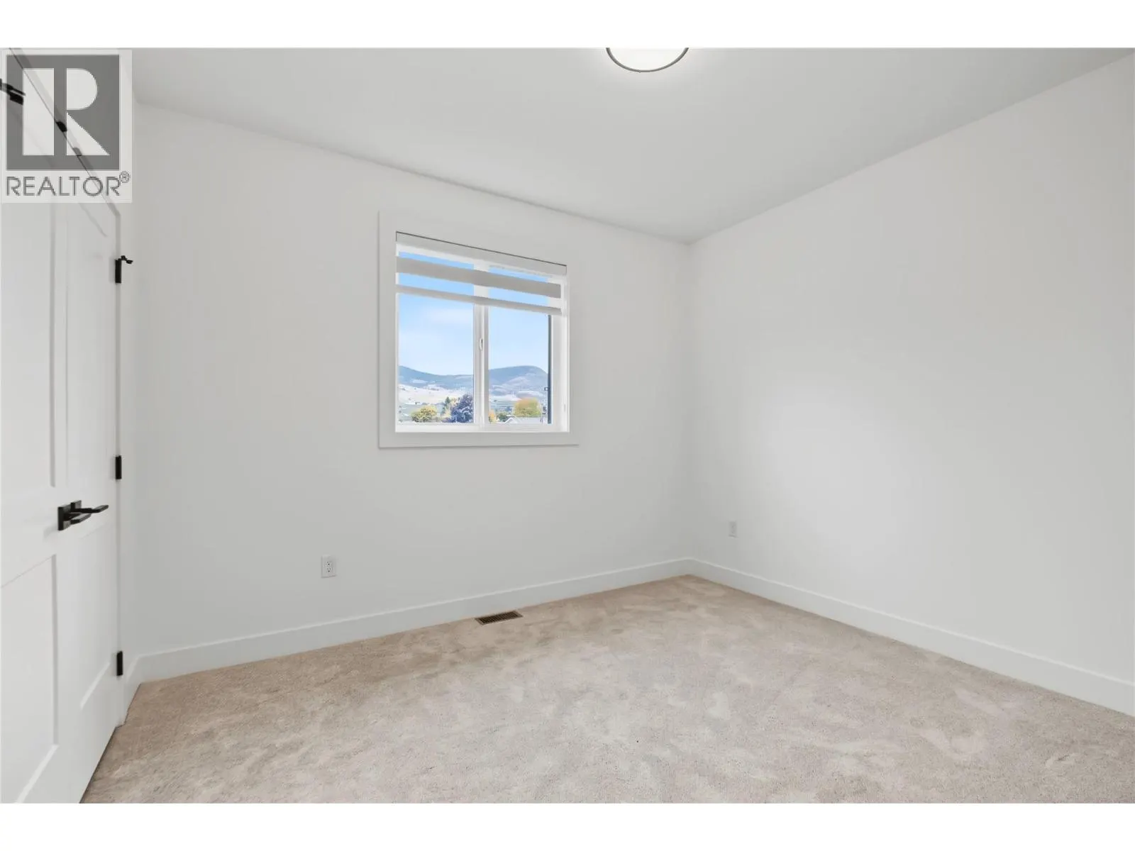302 Sumac Road W