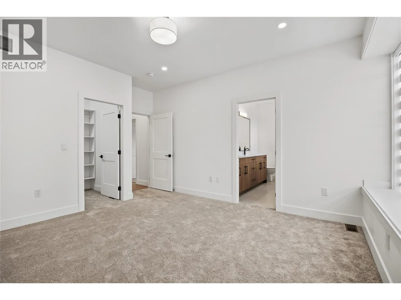 302 Sumac Road W