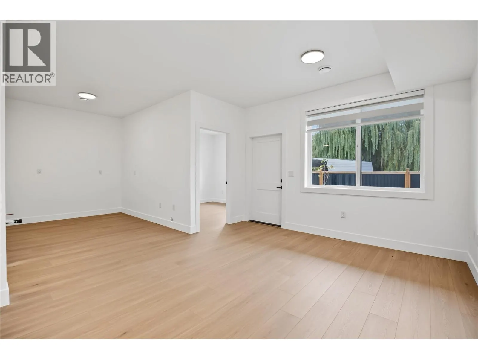 302 Sumac Road W