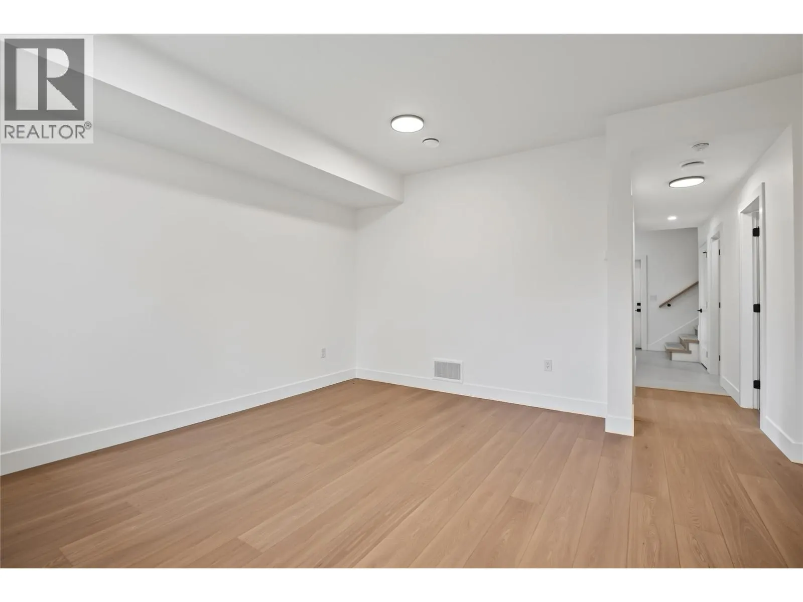302 Sumac Road W