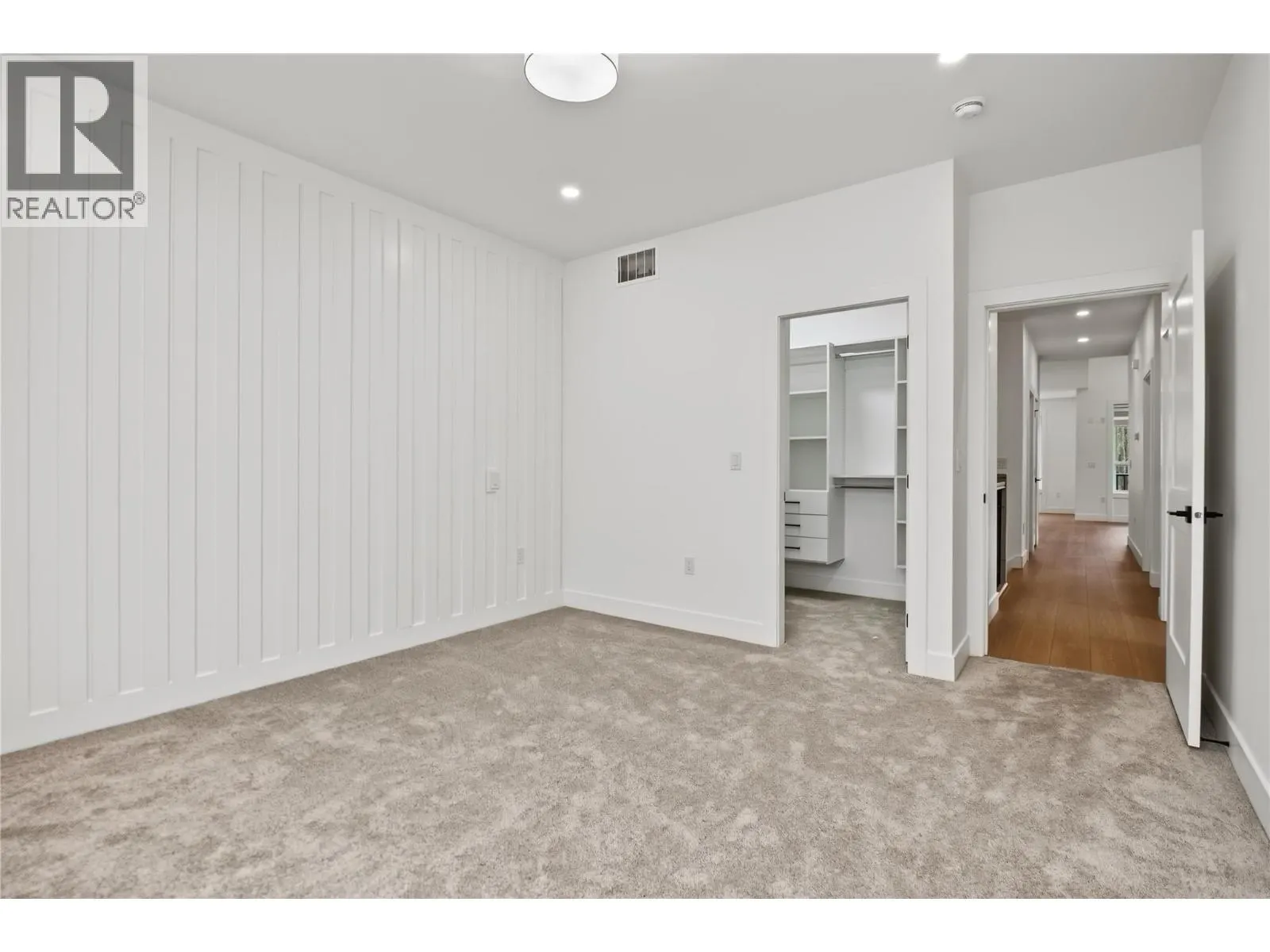 302 Sumac Road W