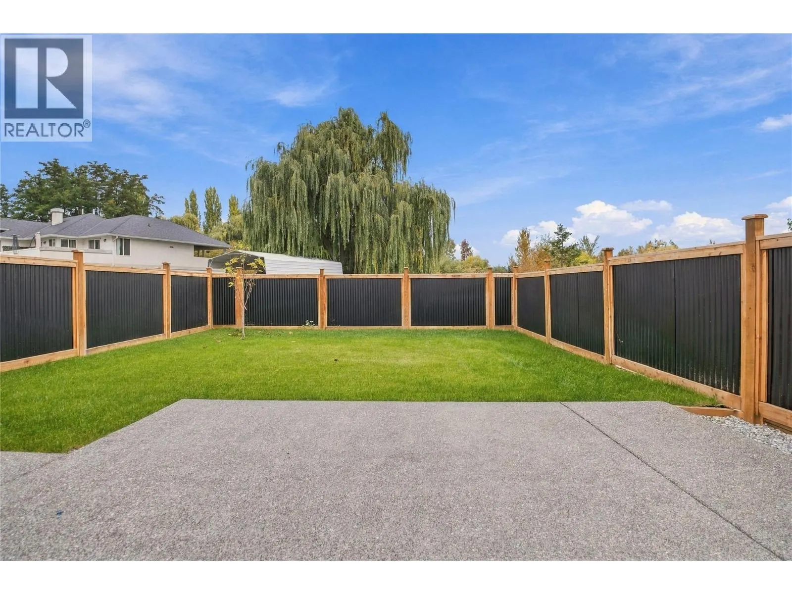 302 Sumac Road W