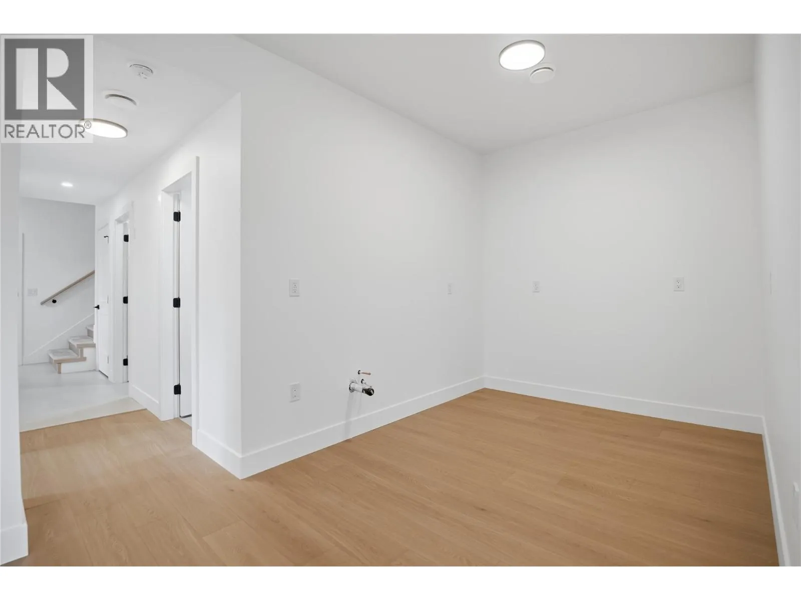 302 Sumac Road W