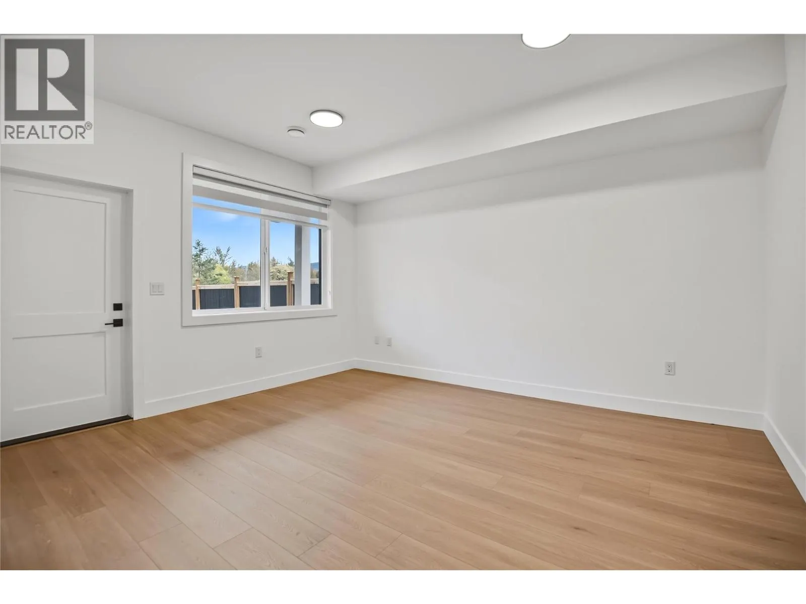 302 Sumac Road W
