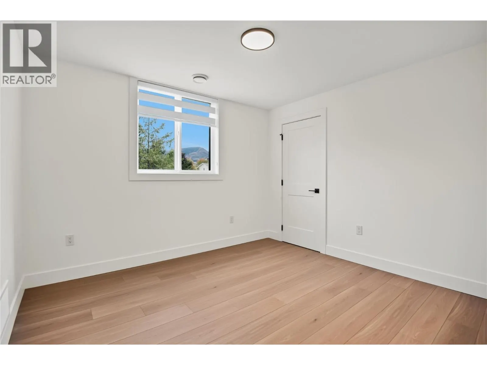 302 Sumac Road W