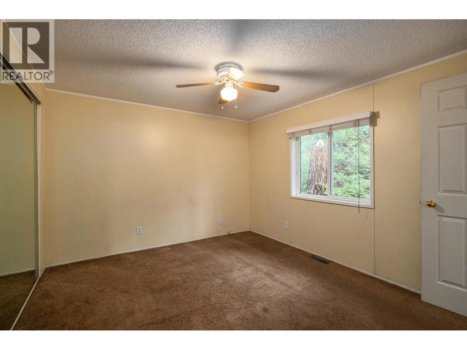 6439 Farmers Drive