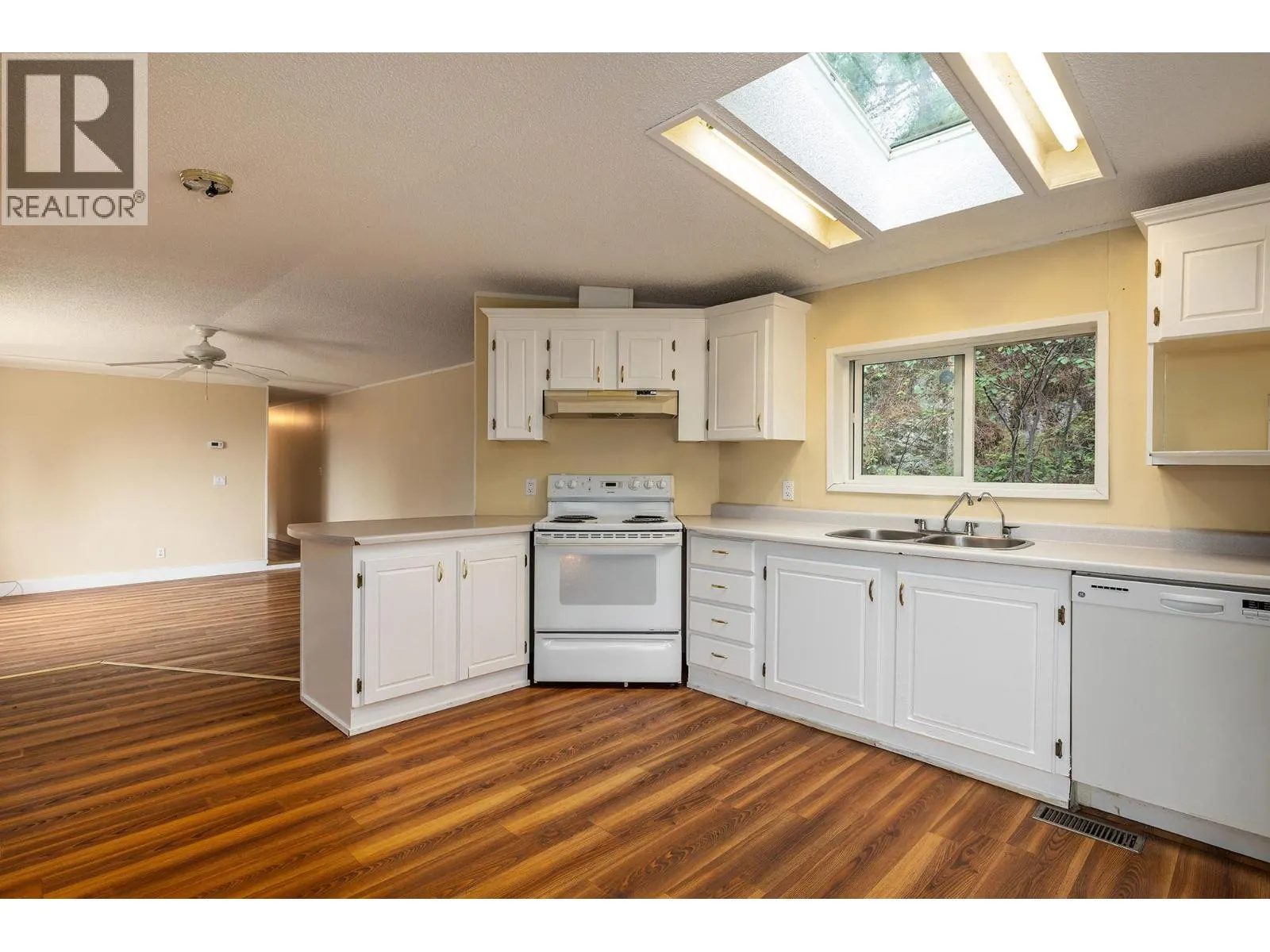 6439 Farmers Drive