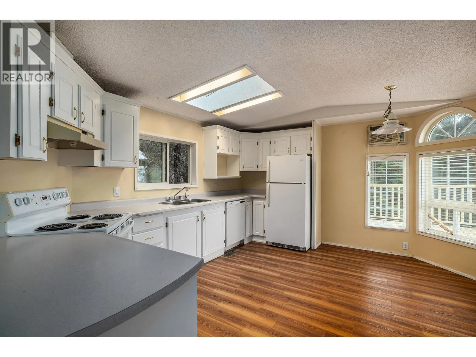 6439 Farmers Drive