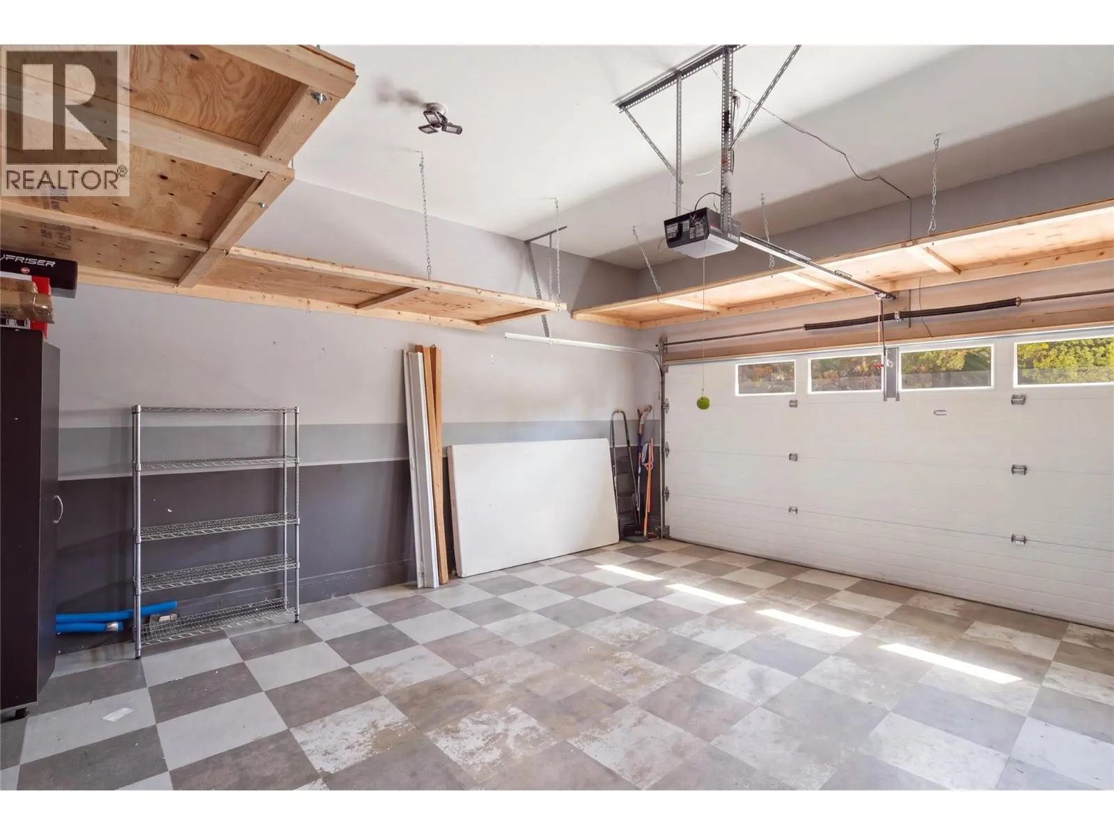 724 Lone Pine Drive