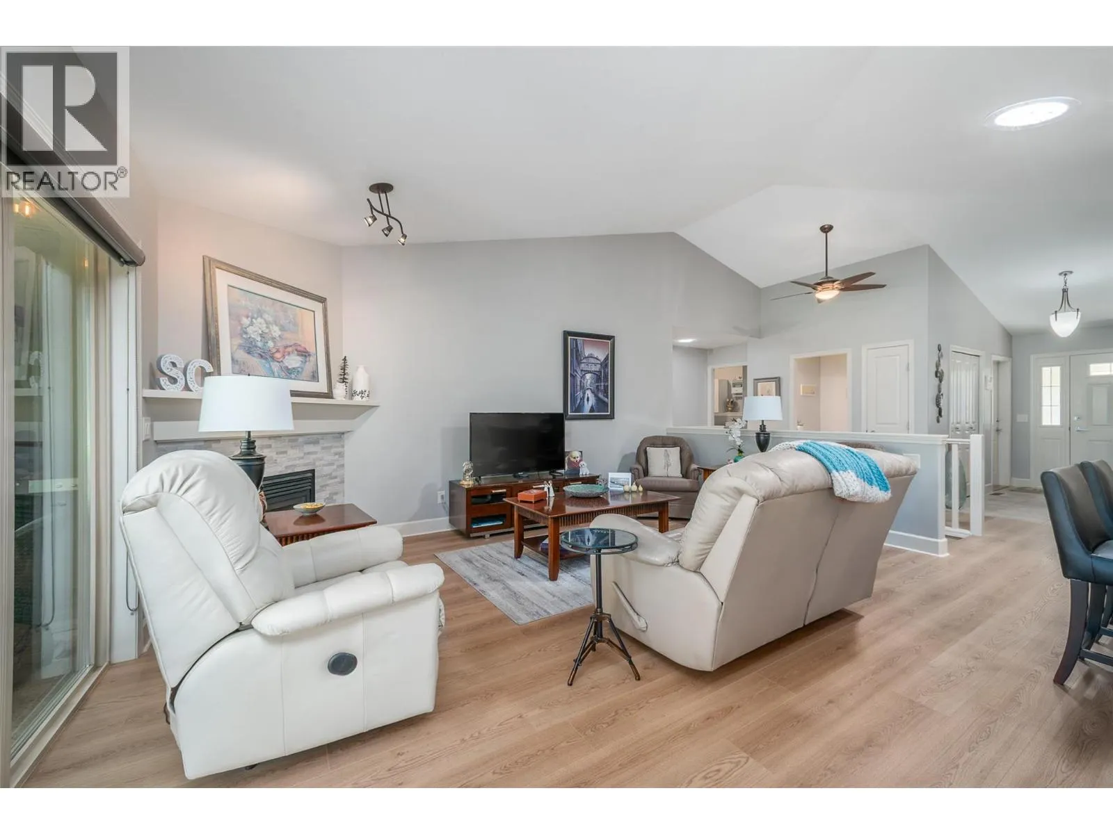 3452 Camelback Drive
