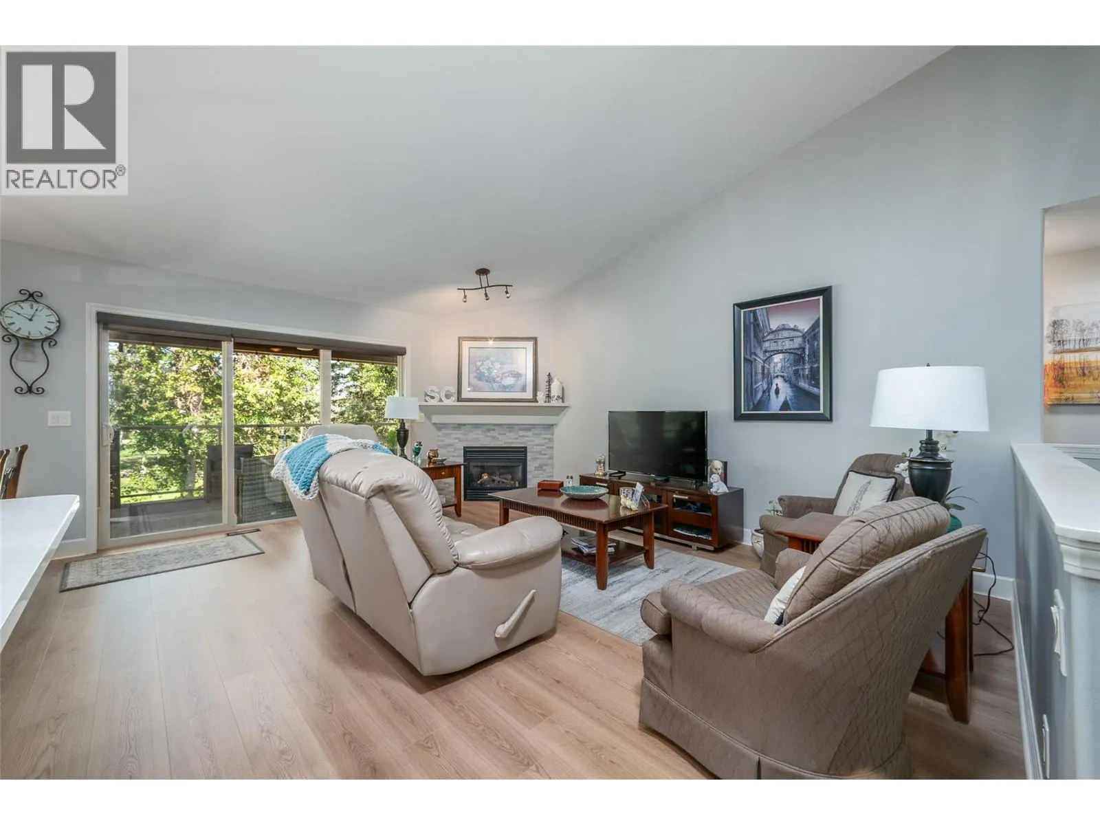 3452 Camelback Drive