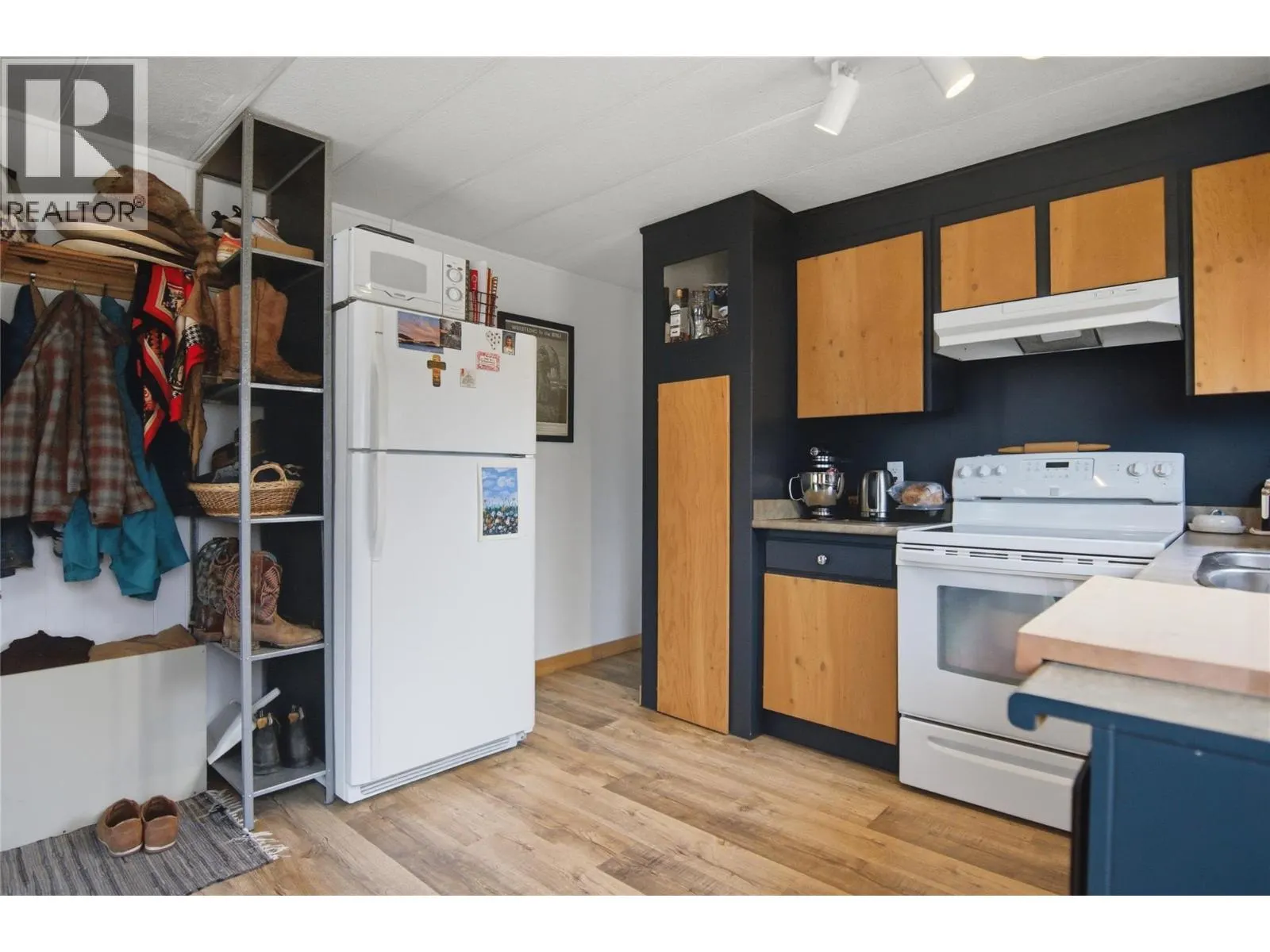 4048 DIXON MOUNTAIN Road