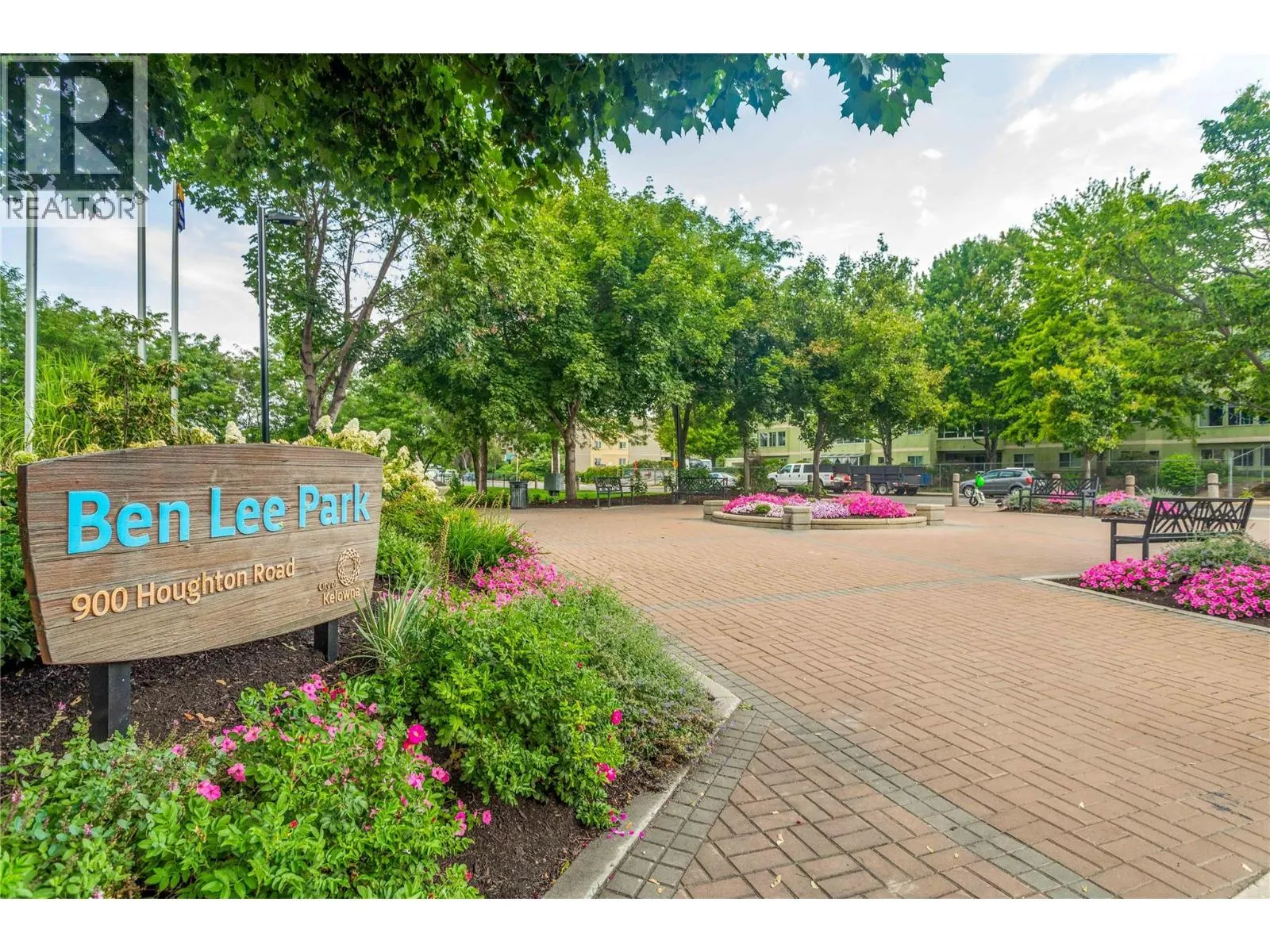 995 Leathead Road