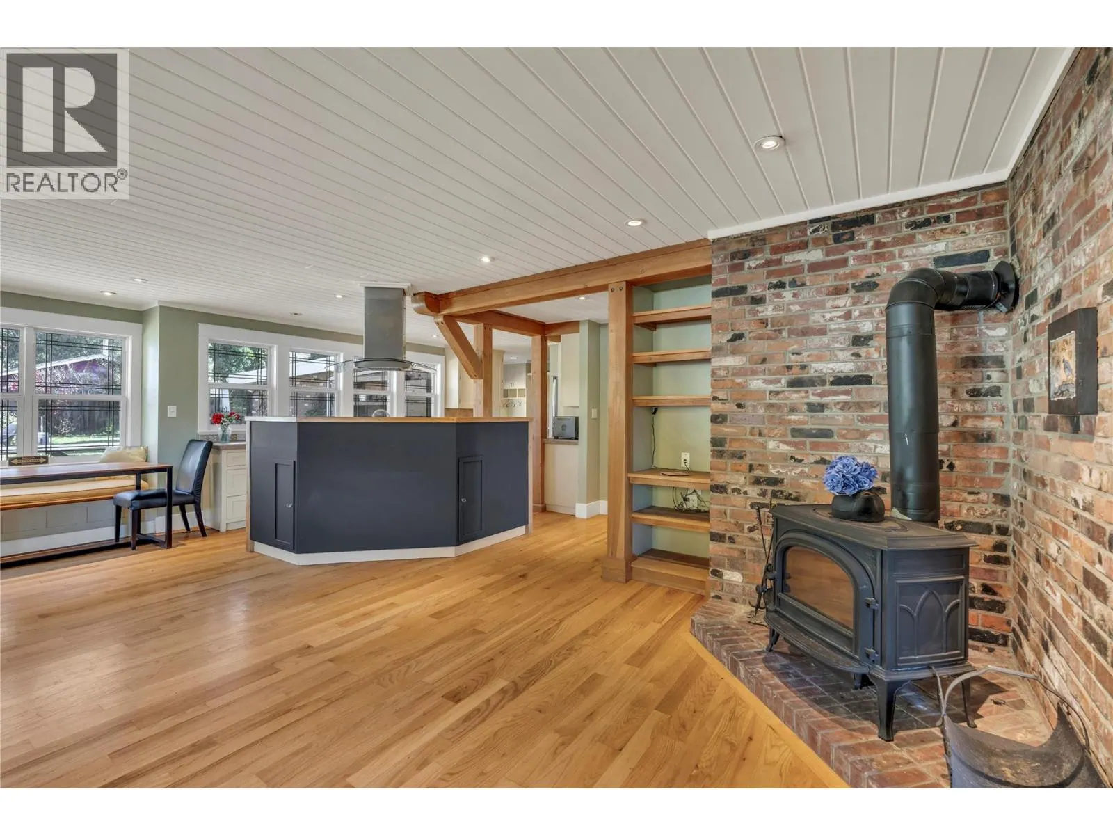410 Upper Bench Road N