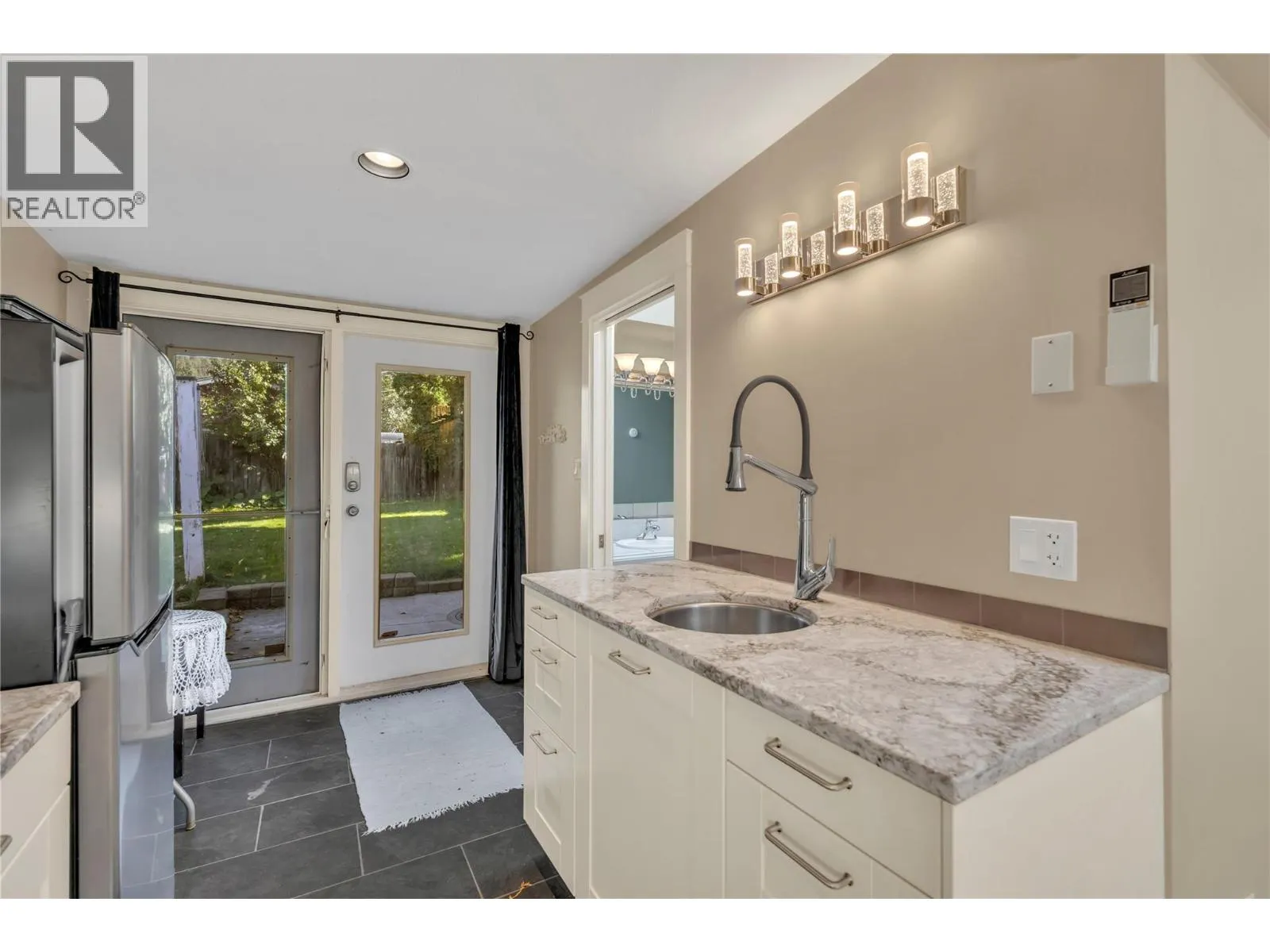410 Upper Bench Road N