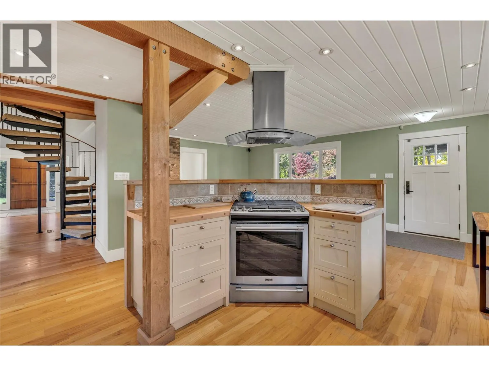 410 Upper Bench Road N