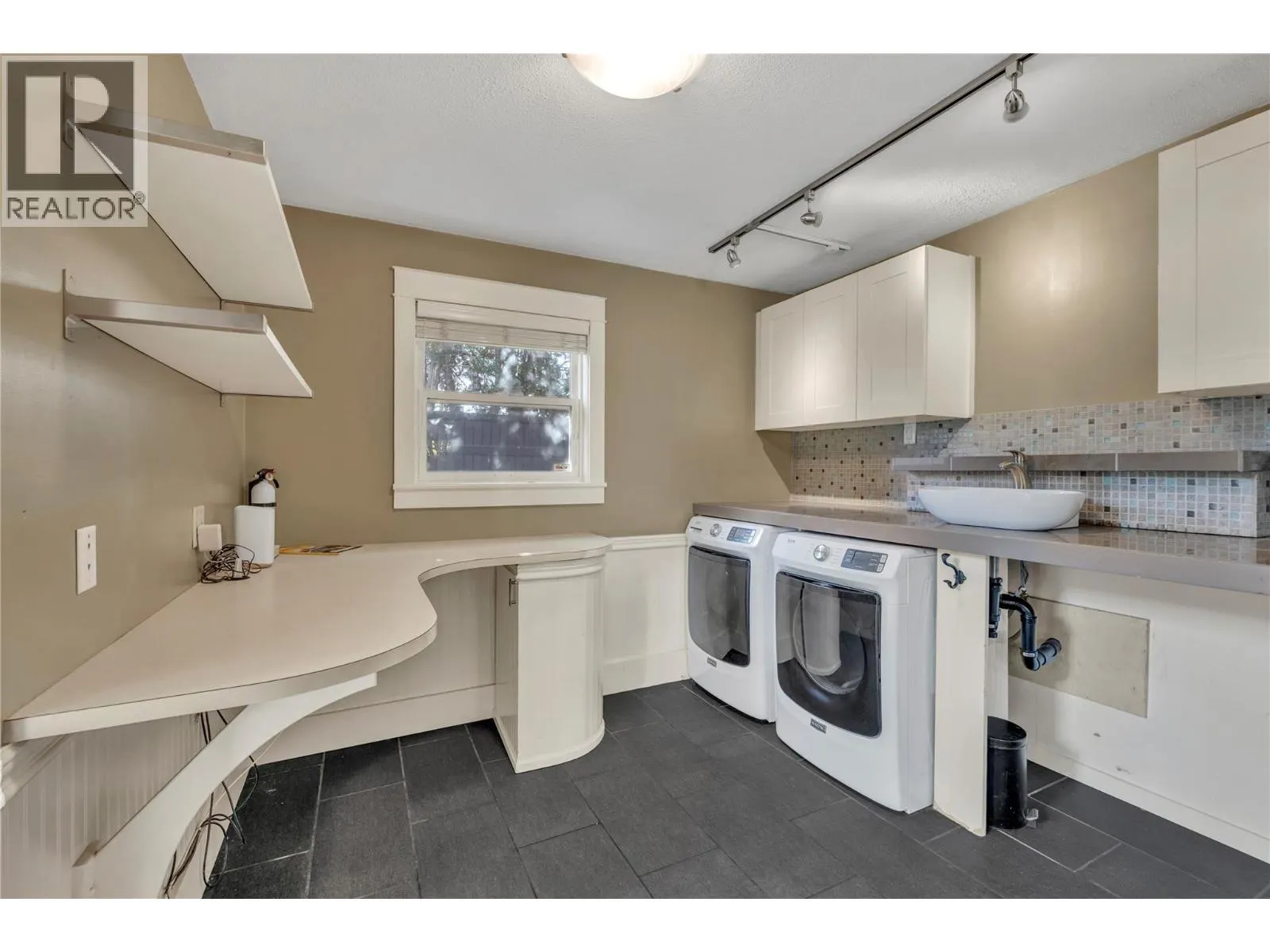 410 Upper Bench Road N