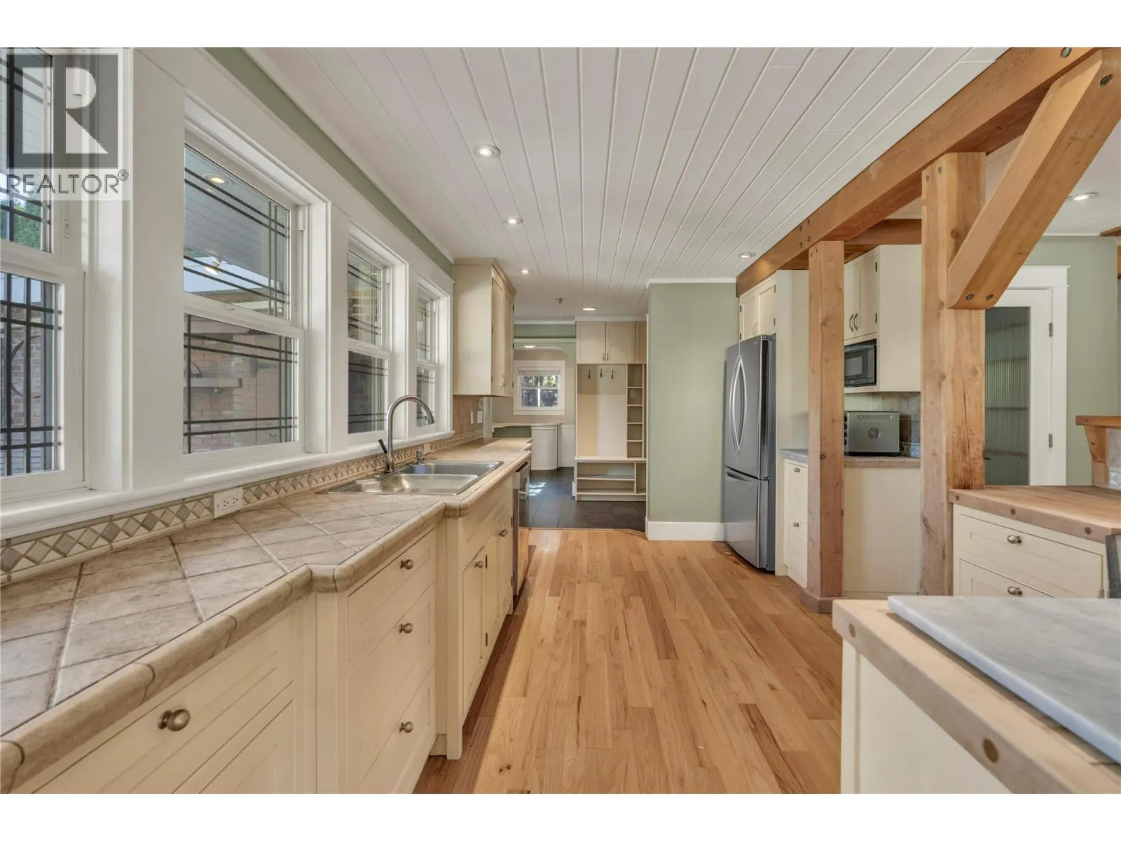 410 Upper Bench Road N