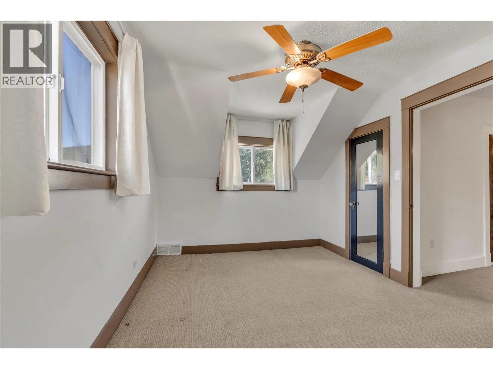 410 Upper Bench Road N