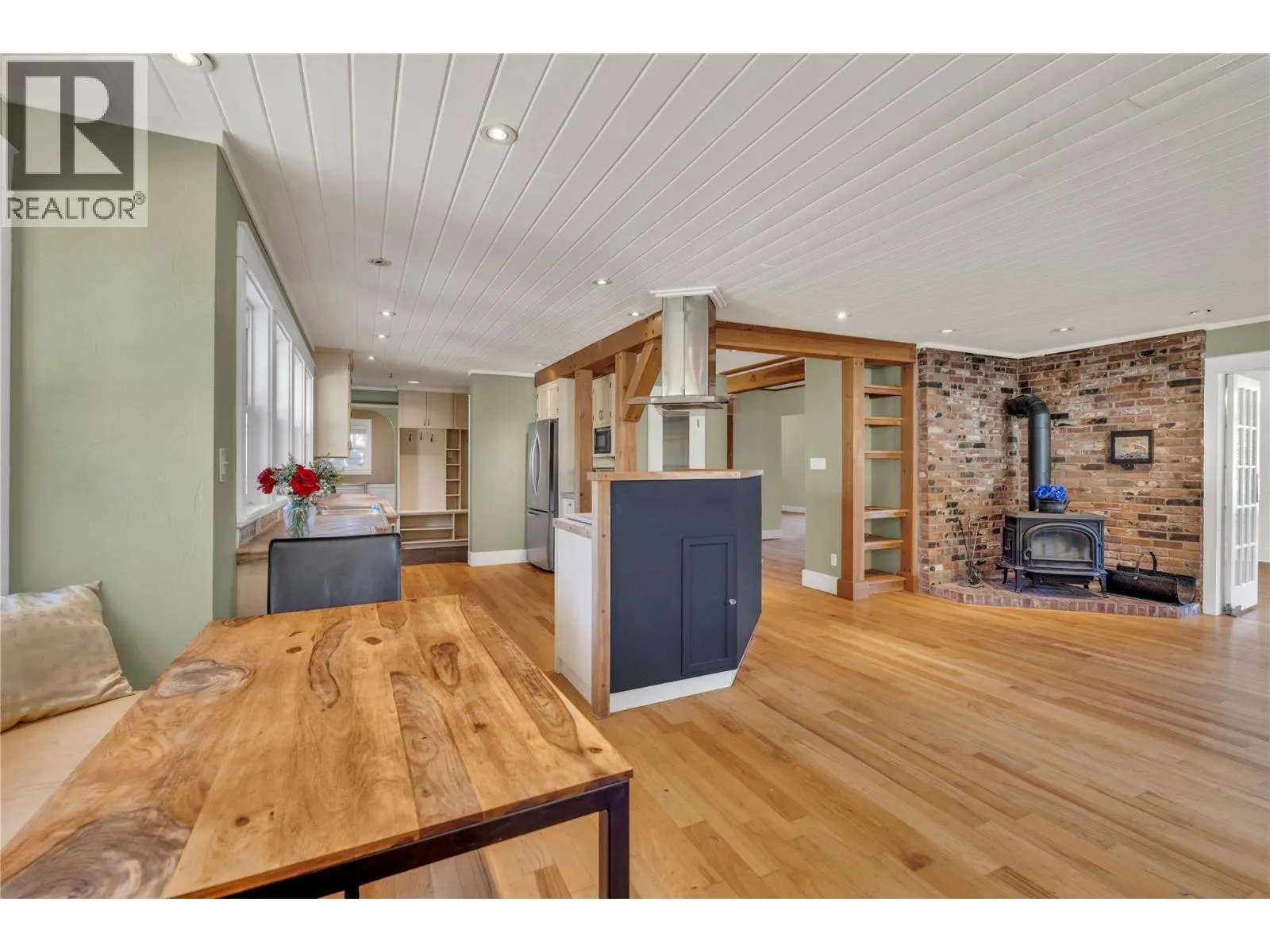 410 Upper Bench Road N