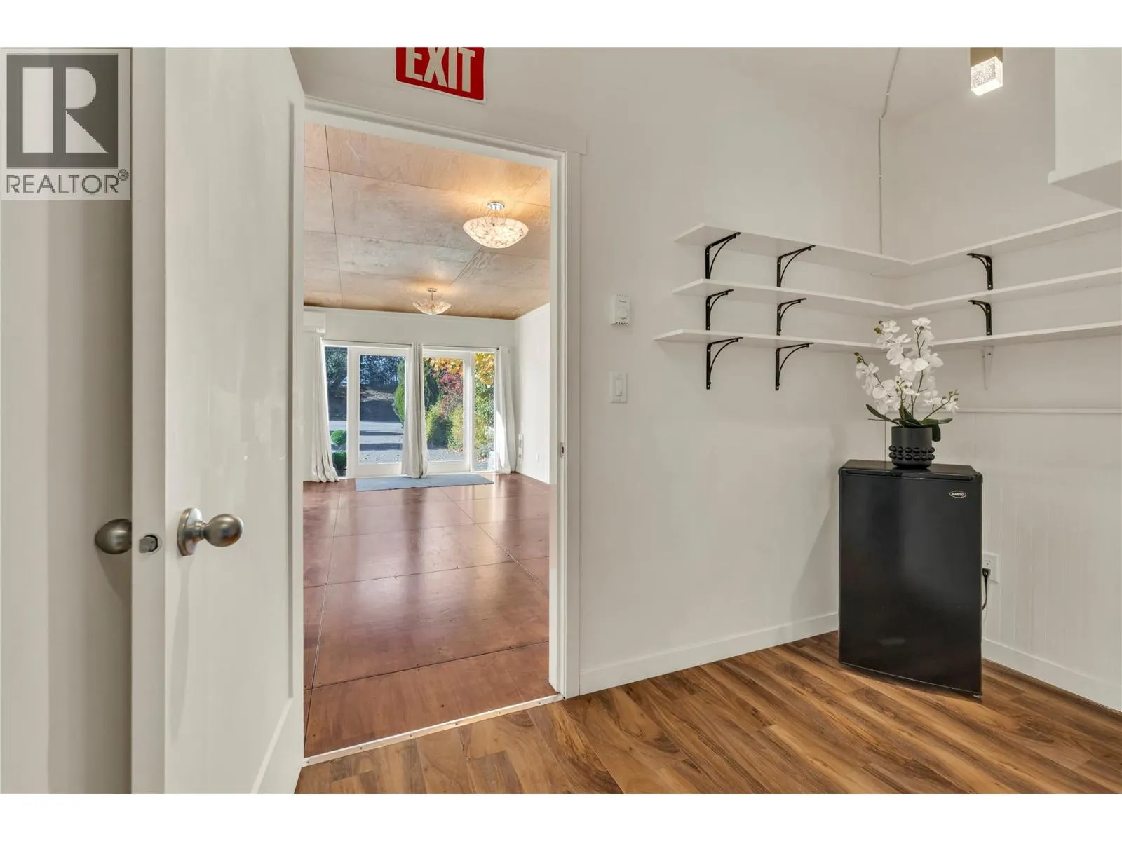 410 Upper Bench Road N