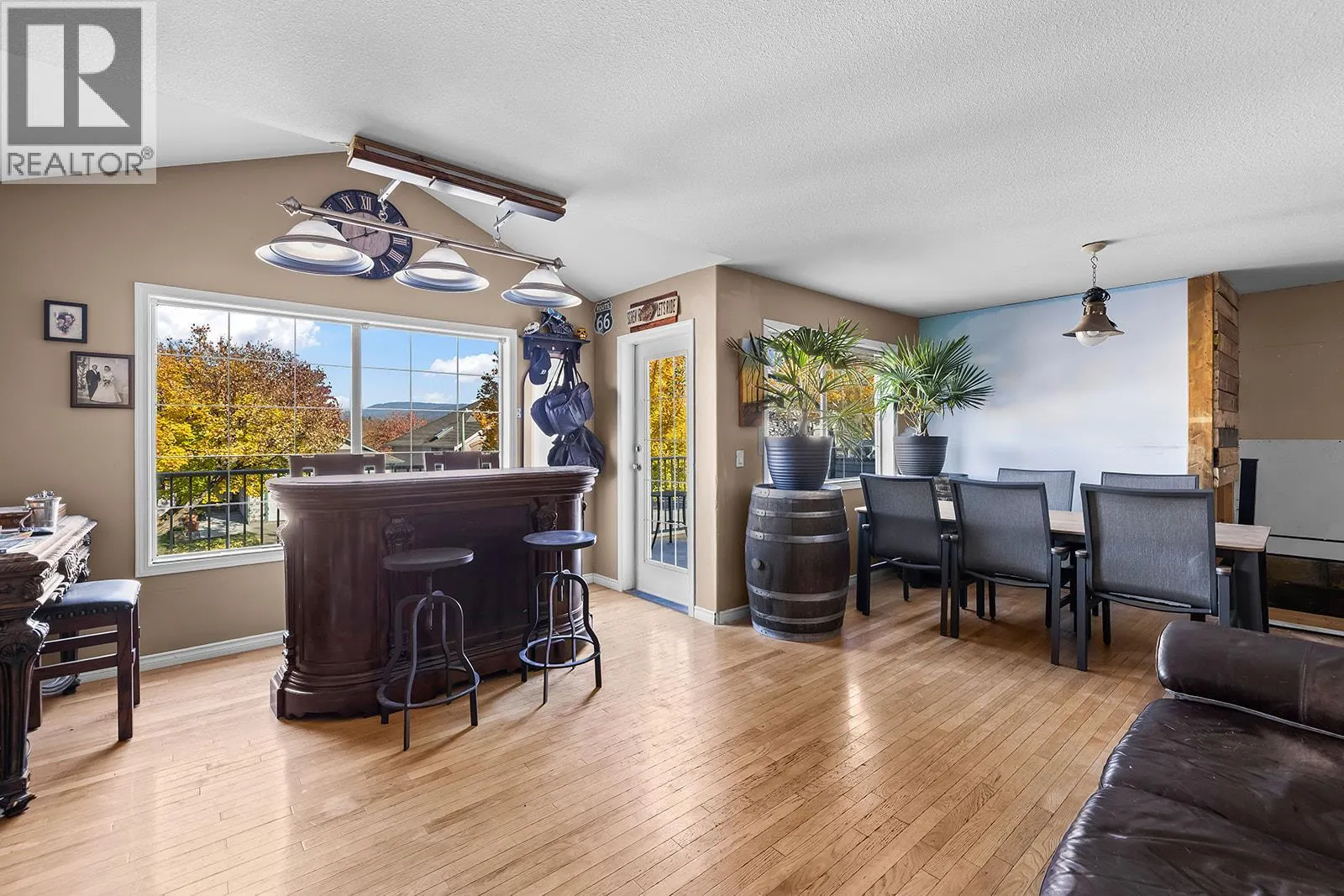 533 Harrop Avenue