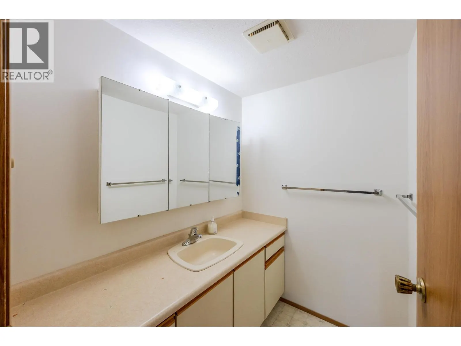 232 Kinney Avenue Unit# 105