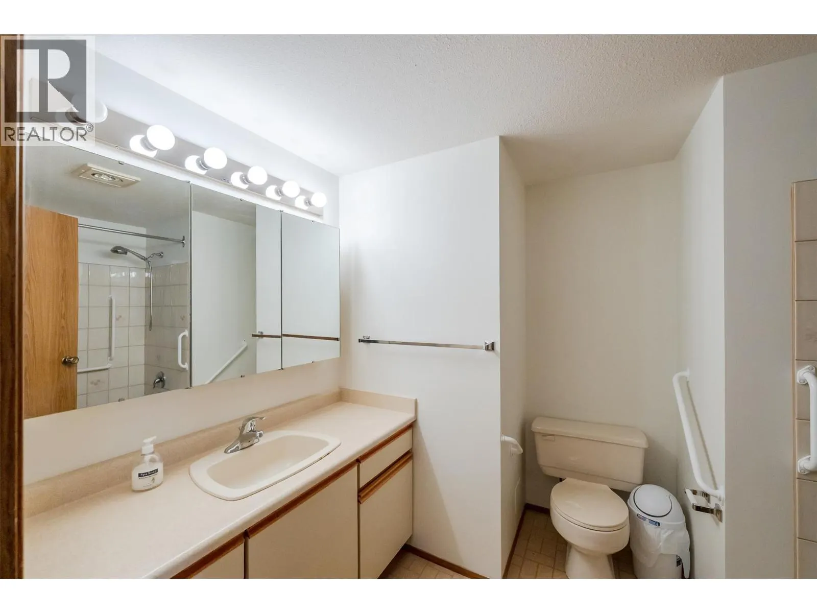 232 Kinney Avenue Unit# 105