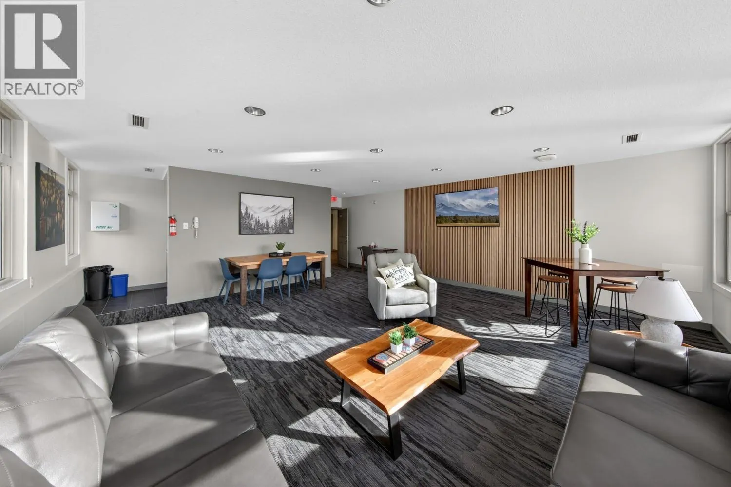 205 THIRD Avenue Unit# 2114